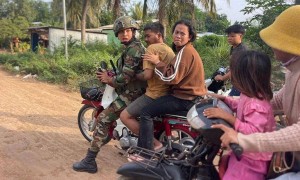 泰国王访华前夜，边境又爆发枪战，泰柬相互指责违反停火协议，中方要做最坏打算！