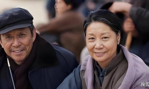 《父母爱情》没想到这俩是真夫妻，恩爱40年无绯闻，儿子也不简单