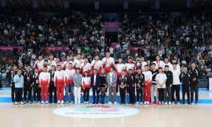 胡明轩晒全运会金牌与夺冠合影：第一个全运会冠军！