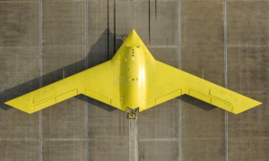 解放军再亮“杀手锏”，彩虹-7无人机首飞成功，中东土豪已经迫不及待了