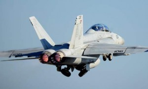 美国航母两架军机坠海原因深度分析，到底发生了什么？