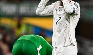 世预赛-C罗肘击染红帕洛特双响 葡萄牙0-2无缘提前晋级