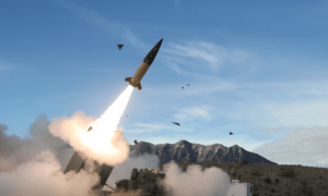 乌克兰竟还能产弹道导弹，泽连斯基披露：500公里新型号投入战场